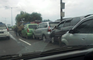 Kecelakaan Beruntun di Exit Tol Dupak