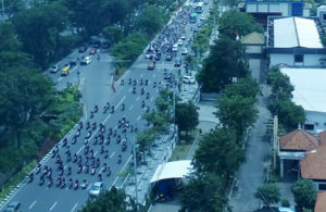 Rombongan Pendemo di Frontage Ahmad Yani