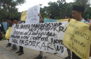 Mahasiswa UIN Sunan Ampel Tolak Gelar untuk Soekarwo