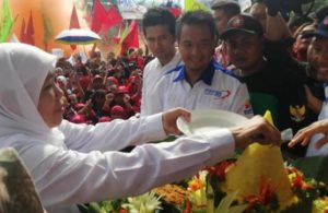 Khofifah dan Massa Buruh di May Day 2019