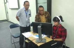 Peserta Tuna Netra Kerjakan UTBK