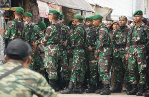 TNI Bantu Meredakan Massa di Petamburan