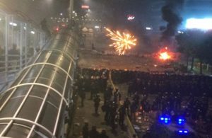 Massa Aksi di Gedung Bawaslu Lempar Bom Molotov