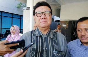 Sejumlah Pejabat Jenguk Risma