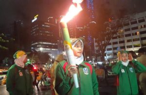 Api Porprov Tiba di Surabaya