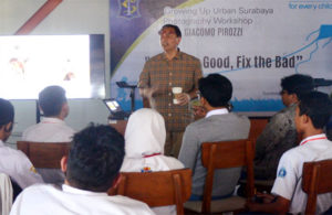 Fotografer Italia Bagi Ilmu di Surabaya