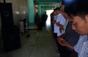 UINSA Gelar Salat Gaib untuk Mbah Moen