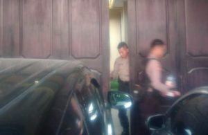 KPK Geledah Rumah Mantan Ajudan Pakde Karwo