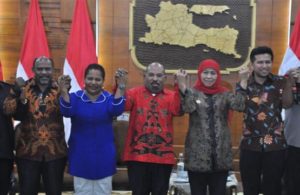 Lukas Enembe Bertemu Khofifah