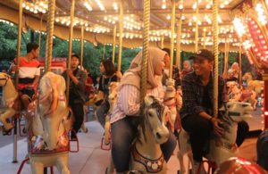 Jajal Wahana Atlantis Land Sambil Nonton JTF