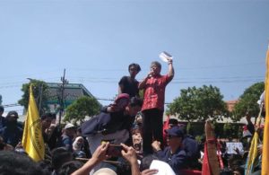 Mahasiswa Surabaya Sampaikan Tuntutan Lewat DPRD Jatim