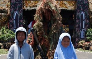 Swafoto dengan Alutsista HUT ke-74 TNI