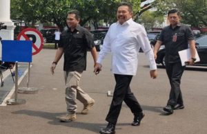 Menteri Rapat Kabinet Perdana di Istana