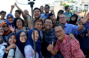 Kegembiraan Tim Suara Surabaya di Mako Armada II