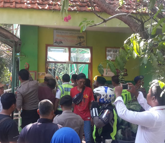 Empat Ruang Kelas di SDN Gentong Pasuruan Ambruk Suara Surabaya