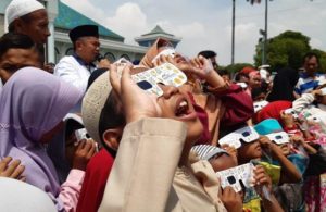 Melihat Gerhana Matahari Cincin di Al-Akbar