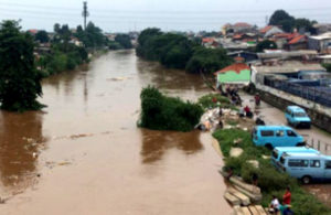 Bahaya!!, Debit Air Sungai Ciliwung Naik