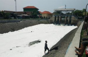 Sungai Sumput Sidoarjo Berbuih