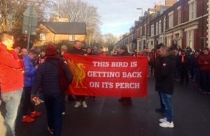Pendukung Liverpool di Stadion Anfield