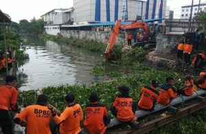 Bersih-Bersih Sungai Sidoarjo