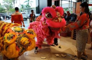 Atraksi Barongsai di Pakuwon Mall