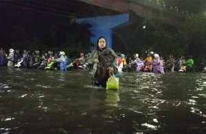 Banjir di Jalan Ahmad Yani-Wonokromo