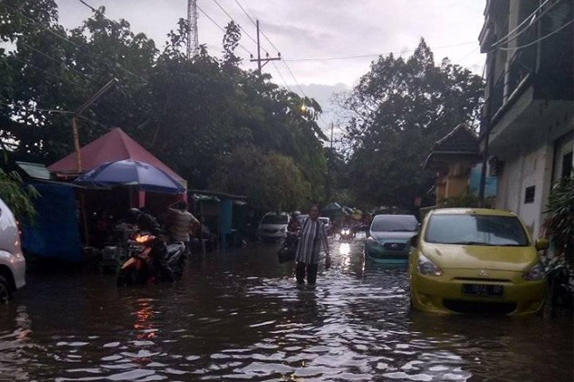 Hujan Deras Surabaya Timur Dan Utara Banjir Suara Surabaya