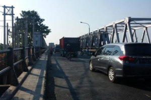 Jembatan Cincin di Babat Lamongan. Foto: dok. suarasurabaya.net