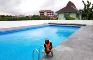 Kolam Renang Jambangan Siap Digunakan