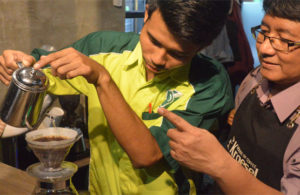 Siswa Tuna Rungu Wicara Belajar Seduh Kopi