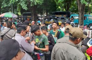 Pemeriksaan Bonek Mania