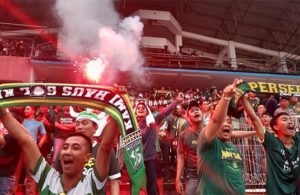 Merayakan Kemenangan Persebaya