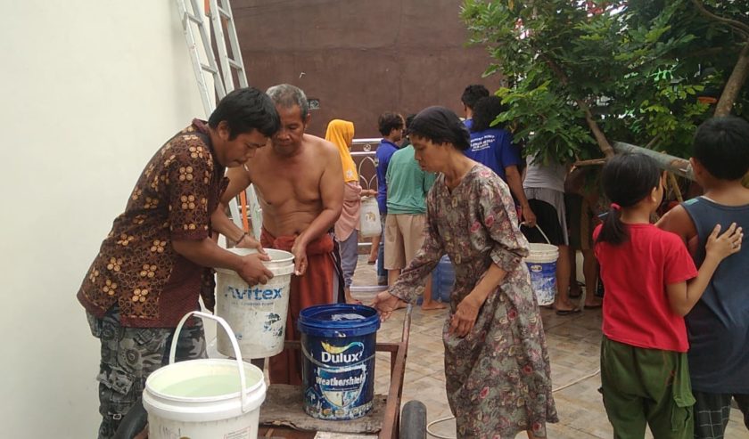 Sudah Tiga Hari Warga di Gunung Anyar Kidul Manfaat Air  