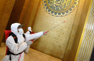 Masjid Al Akbar Disemprot Disinfektan