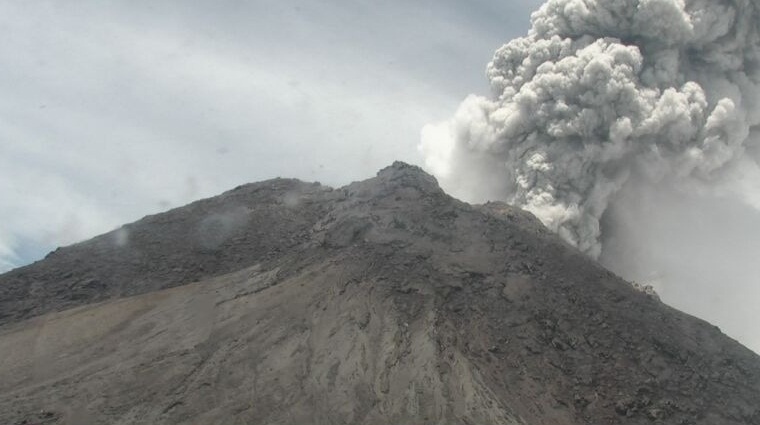  Gunung  Merapi Meletus  dengan Tinggi Kolom Asap 5000 Meter 