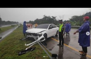 Kecelakaan di tol Jombang – Mojokerto KM 679.400