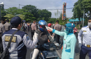 PSBB Hari Kedua di Check Point Bundaran Waru