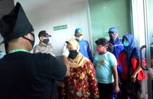 Setelah Chaos, Wajibkan Pemeriksaan Suhu Tubuh