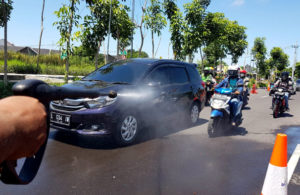 Jelang PSBB, Kendaraan Arah Surabaya Disemprot