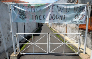 Akses Keluar Masuk Pucang Sewu Dibatasi