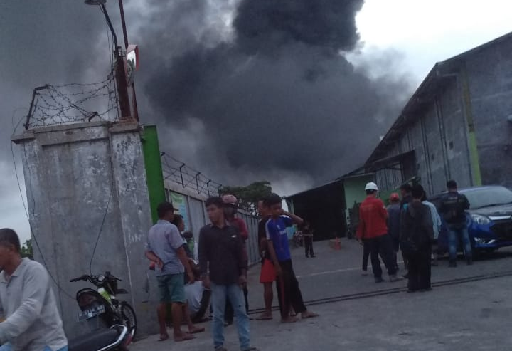 Kebakaran Pabrik Plastik Gresik Kebakaran Pabrik Plastik Gresik