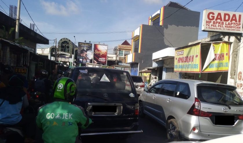 Suasana kepadatan di Pasar Wadungasri, Jumat (22/5) pagi