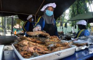Dapur Umum Kodam V Brawijaya Siapkan Nasi Bungkus