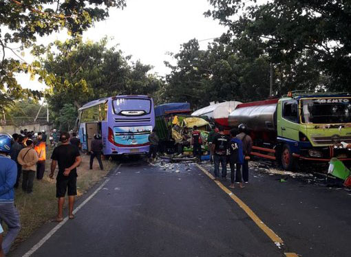 Kecelakaan Probolinggo Paiton Bus Truk 