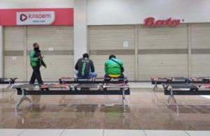 Masa Transisi di Jakarta, Mal Masih Sepi