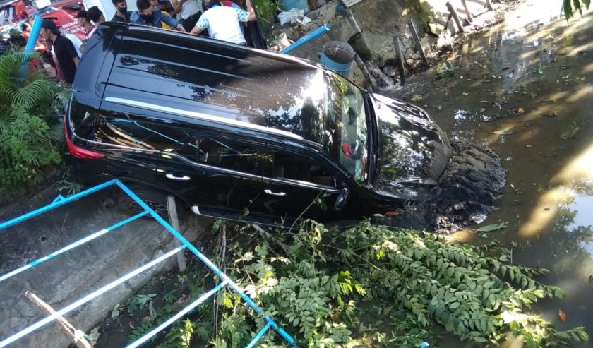 Kecelakaan Mobil Fortuner masuk Sungai di Kaliwaron, Selasa (7/7) sore.