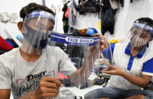 Selain Masker, Face Shiled Juga Dibutuhkan