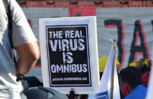 Aksi Menolak Omnibus Law