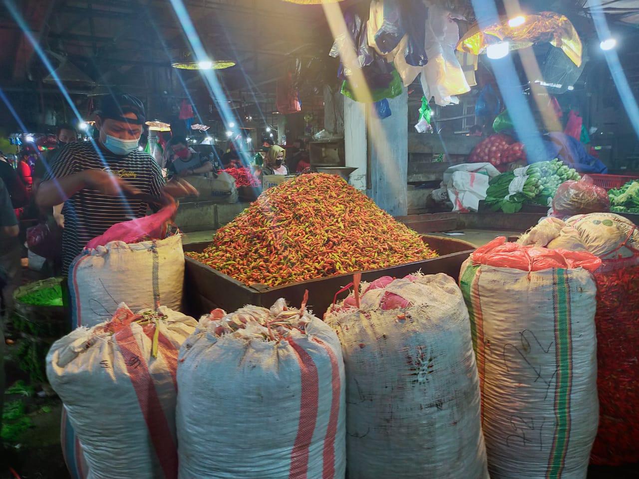 Satgas Pasar Keputran Surabaya bersama PDPS Sidak Masker  Suara Surabaya