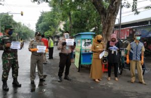 Operasi Patuh Masker di Pasar Dukuh Kupang